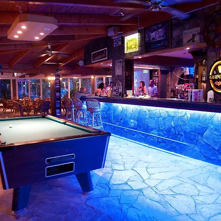 Aparthotel Charlies Venus 3*