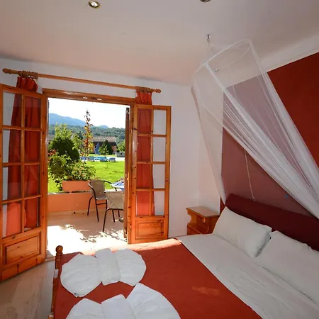 Charlies Venus Apartmanhotel 3*